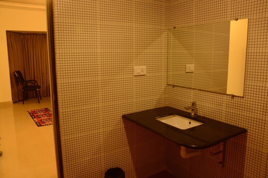 Готель King Paradise Tiruchirappalli Екстер'єр фото