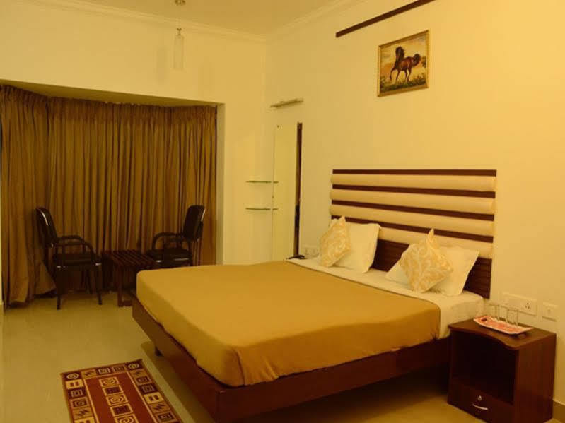 Готель King Paradise Tiruchirappalli Екстер'єр фото